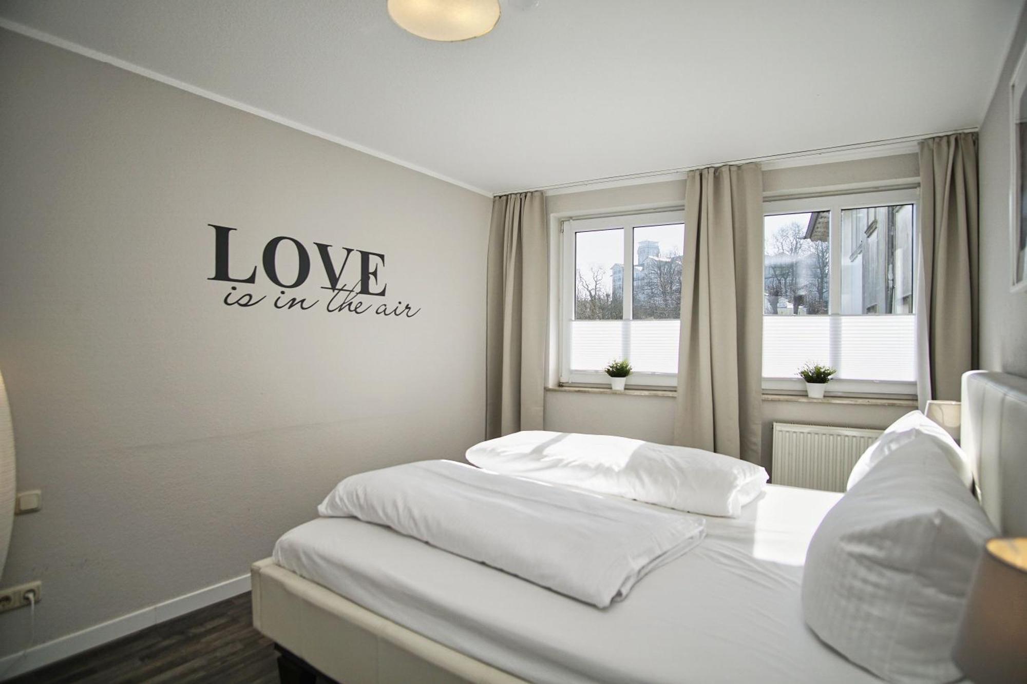 Ostseeurlaub-Goehren Ferienwohnung Sanddollar Im Haus Strandeck Esterno foto