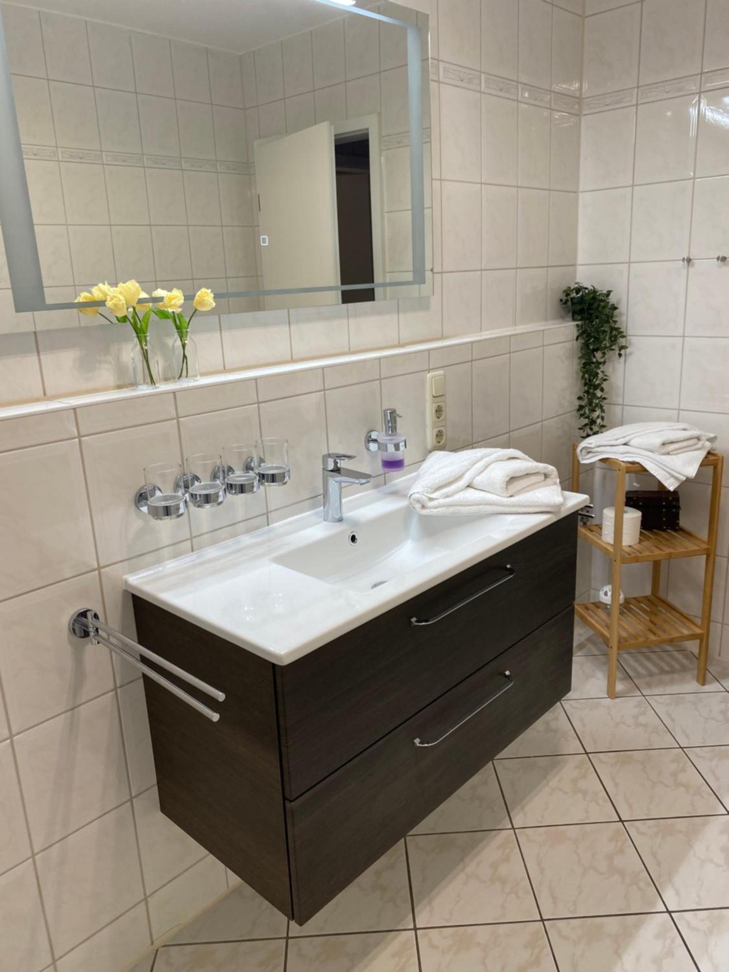 Ostseeurlaub-Goehren Ferienwohnung Sanddollar Im Haus Strandeck Esterno foto
